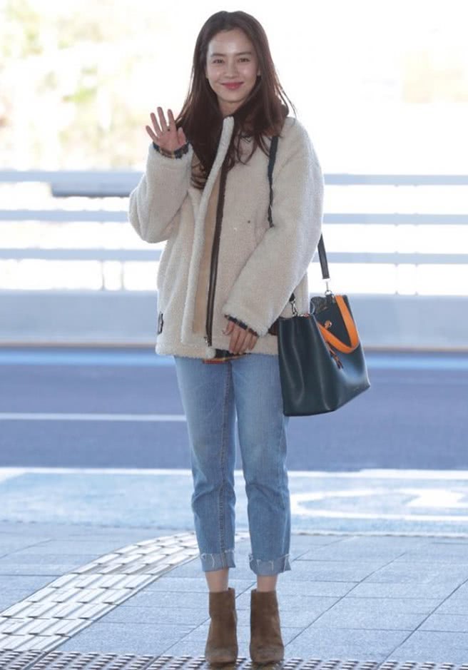 宋智孝现身机场小羊羔造型超抢眼37岁嫩回17岁了