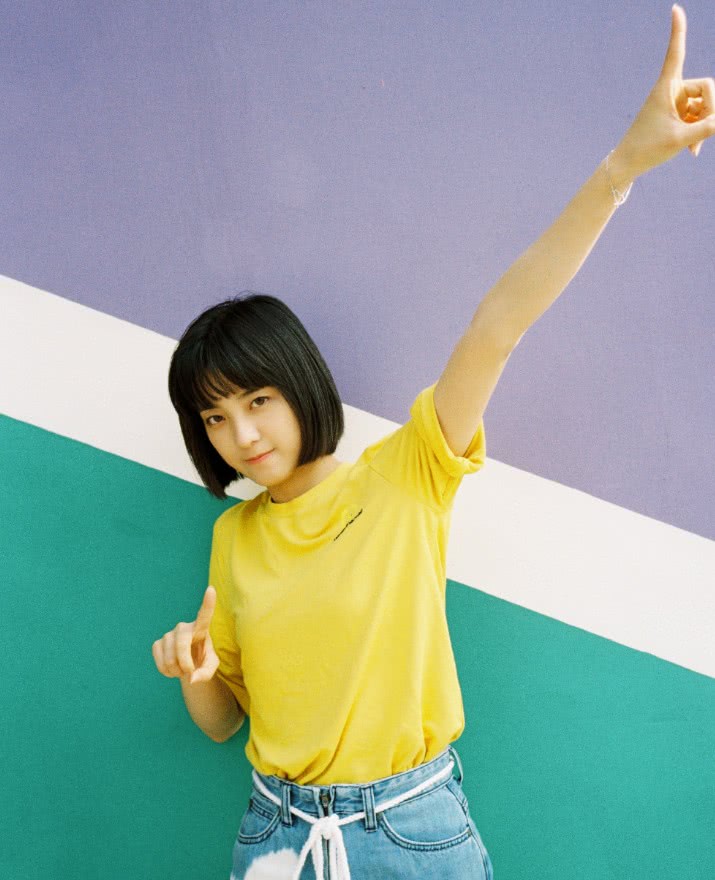 《枉少年》的杨夕,穿"白斑裤"少女感爆表,沈月时尚女神不保?