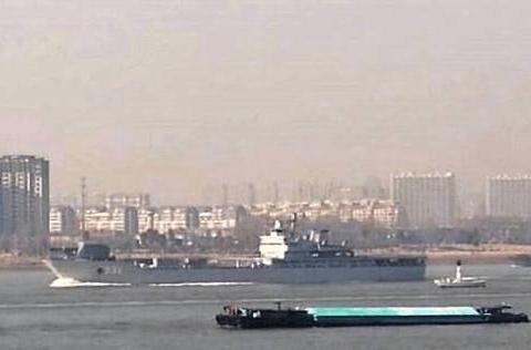 探析936号坦克登陆舰测试电磁炮|激光炮|电能|弹丸|火炮|装备_新浪新闻