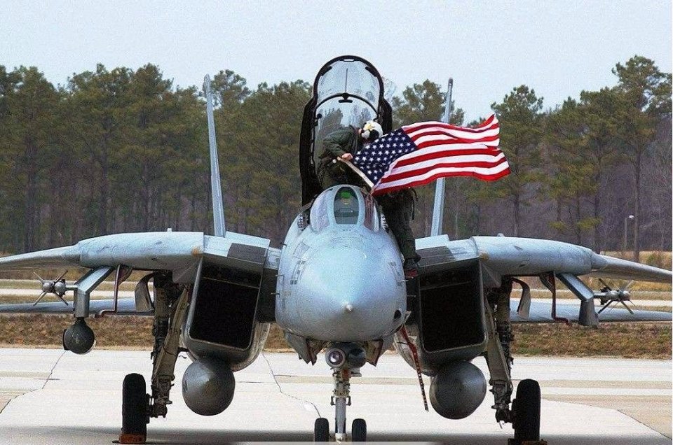 颜值爆表的F14雄猫战机为何早早退役?因为没