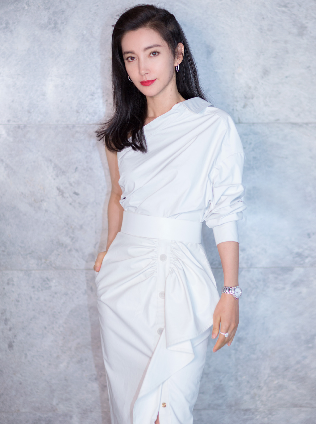 46岁李冰冰真年轻穿一袭蓝色渐变连衣裙美若天仙减龄显高雅