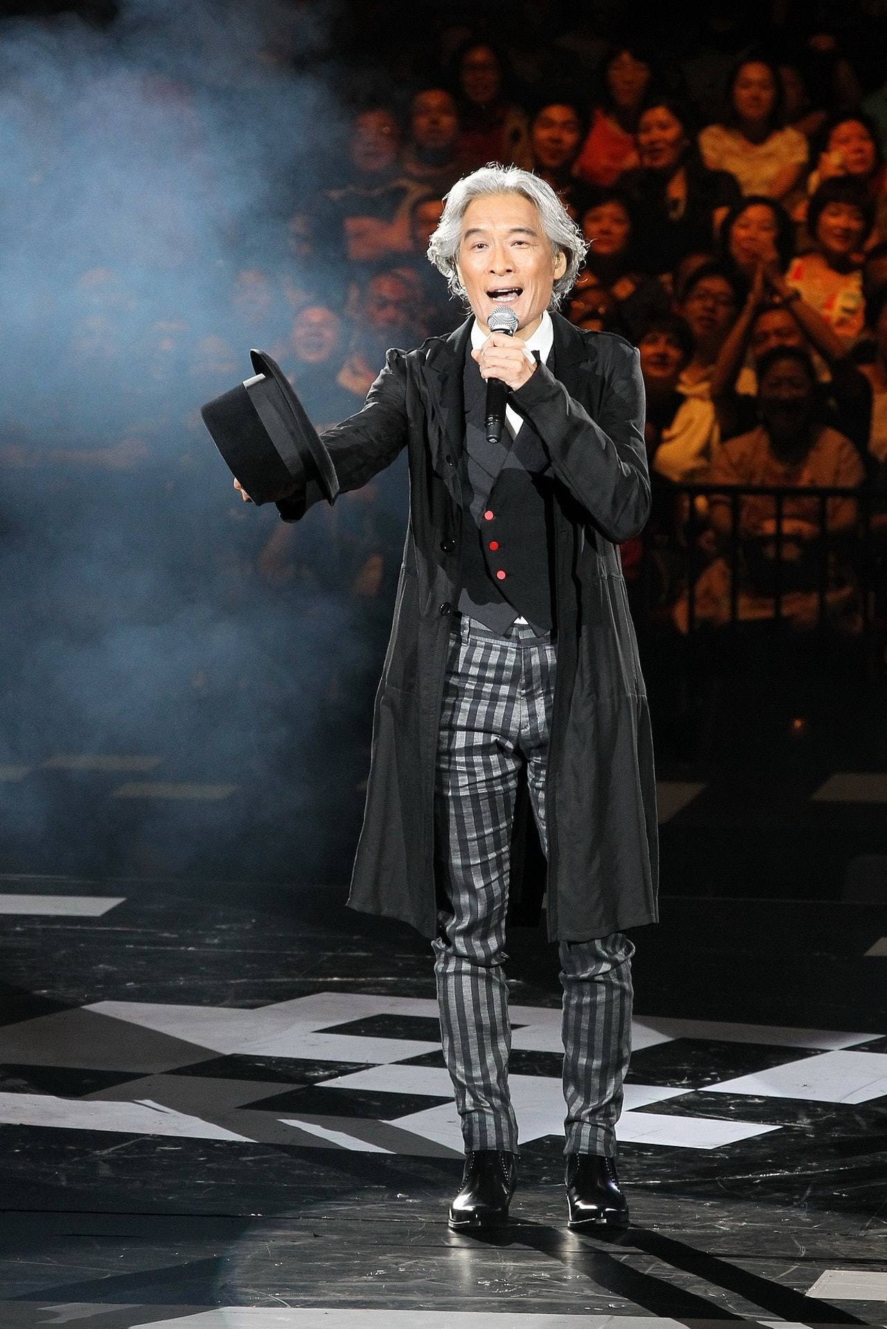 58岁香港词作人潘源良与小17岁女友成婚,曾与李丽珍痴缠30年未果