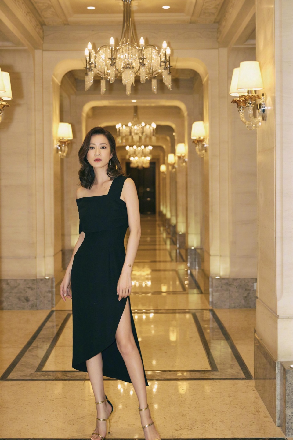 团宠佘诗曼:不仅演技好人缘更好