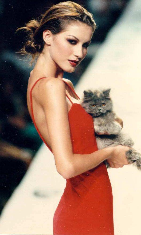 超模走秀被"砸场",吉娘娘全程无视,她却直接把人"推"下台!