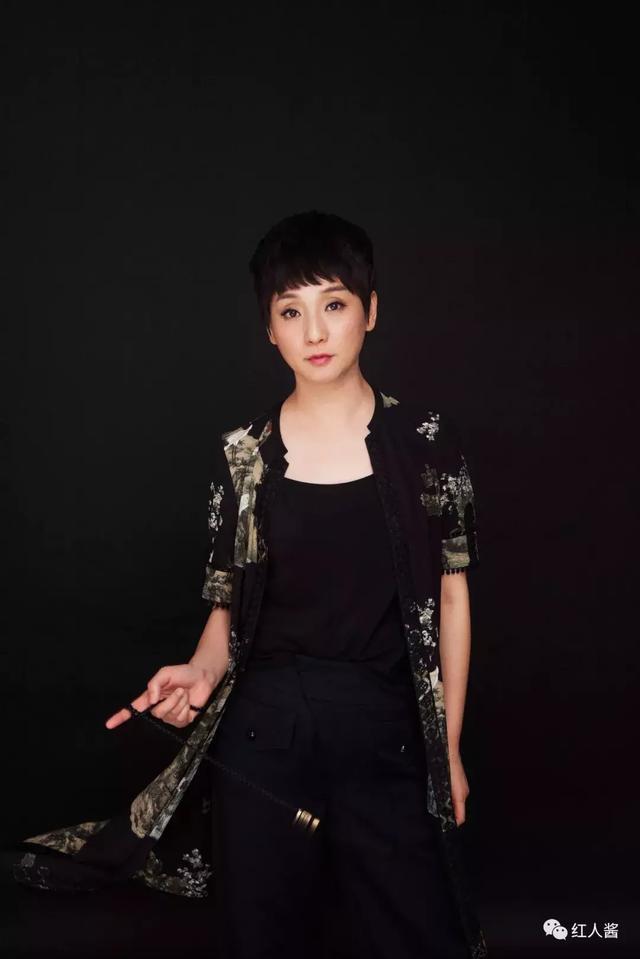 红人酱丨孔琳,闪烁着演艺圈里难得一见的冷静与思辨!|孔琳|思辨|演艺圈_新浪新闻