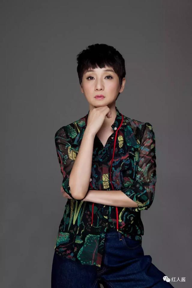 红人酱丨孔琳,闪烁着演艺圈里难得一见的冷静与思辨!|孔琳|思辨|演艺圈_新浪新闻