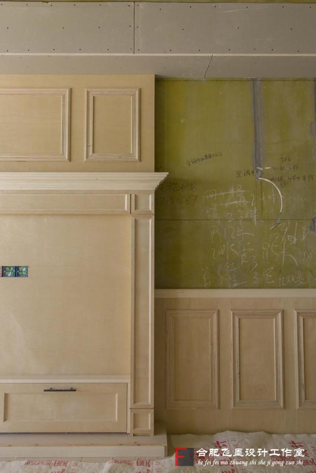 装修时墙面铺护墙板,要是少了这层板子打底,不出一年准受潮!