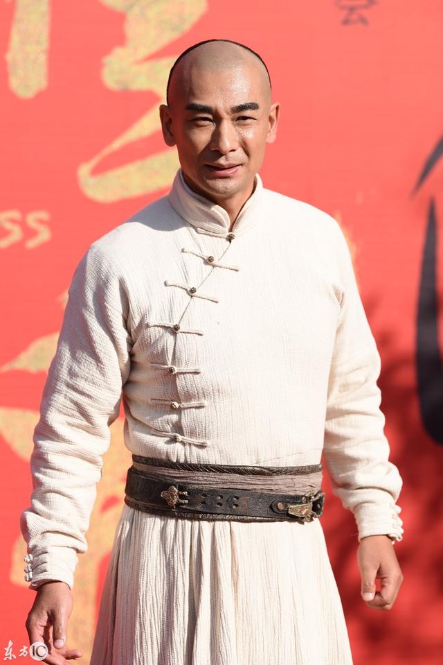 2018年11月1日,浙江横店,电视剧《霍元甲》探班.赵文卓看着一身正气.