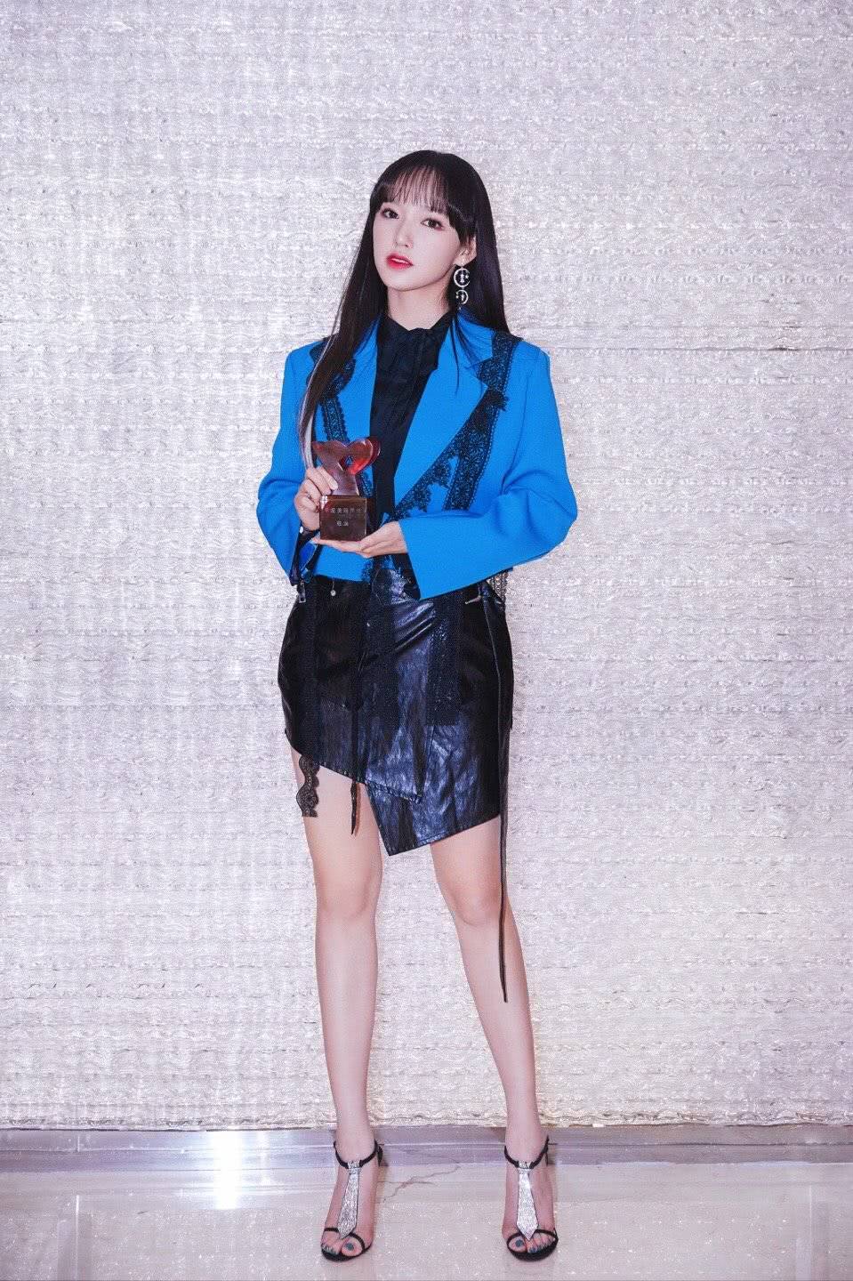 程潇为什么叫"奶潇"呢?身材比例太厉害了,完全包不住