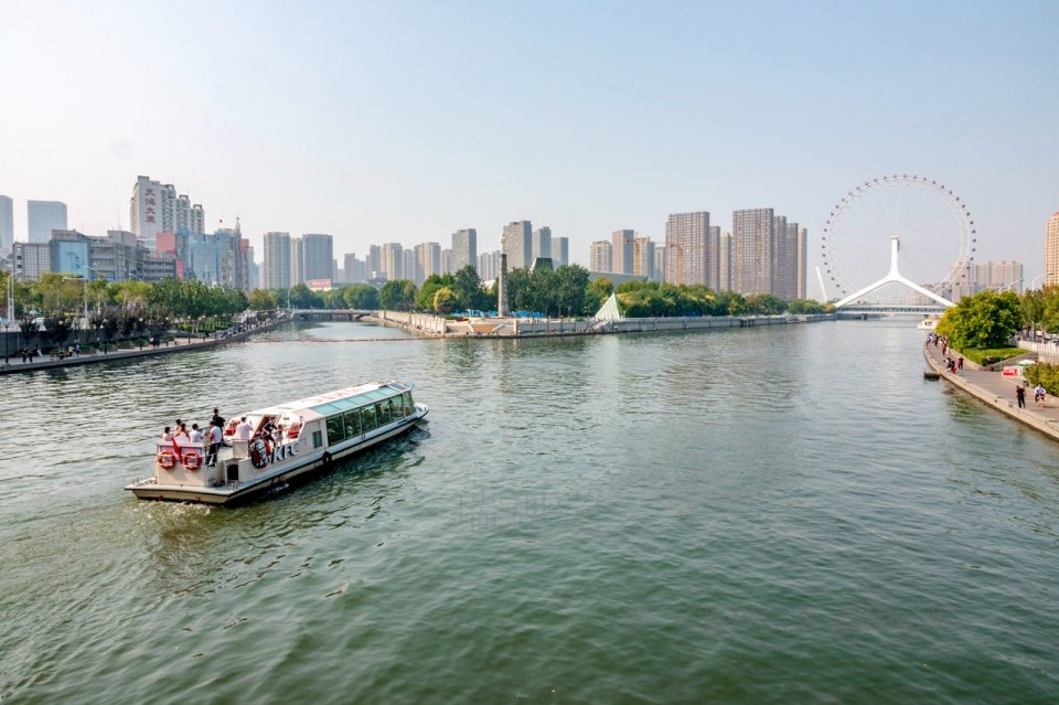 无人机航拍天津的摇篮三岔河口附近风光河清楼高车多