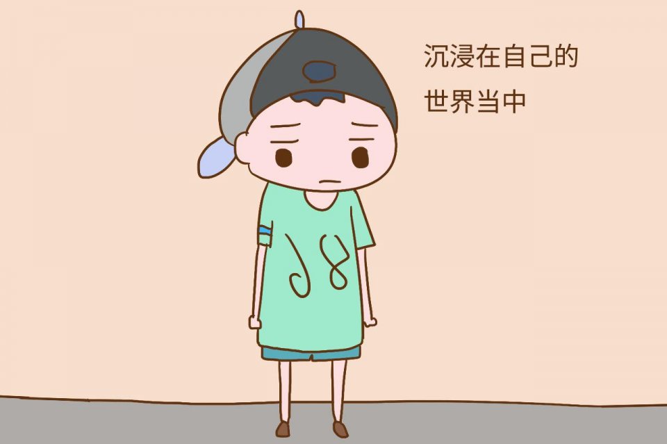 宝宝喜欢一人玩,还常自言自语?有这样的表现,排除自闭症才放心