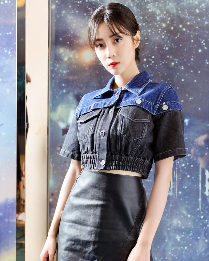 "夏乔"李溪芮在线撩人,穿"窗帘装"性感迷人,看了不想说话!