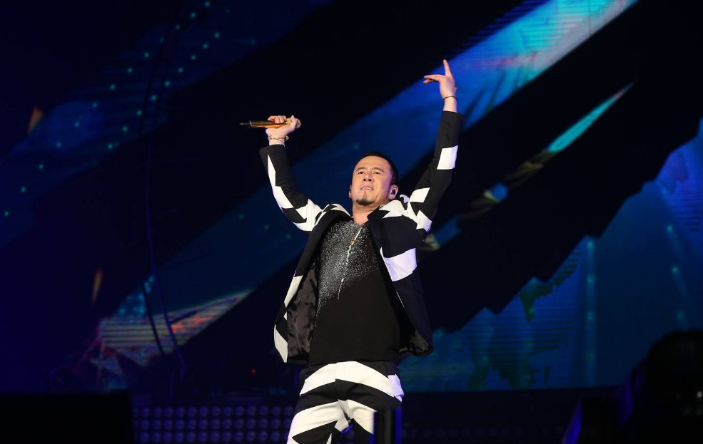 歌手7最让人新鲜的是宝藏男孩一笑立马破功没迪玛希帅