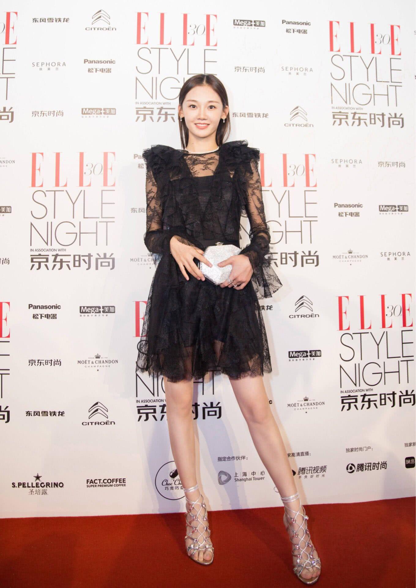 学苗苗穿衣服总是没错简单就是美放几十年后也是经典