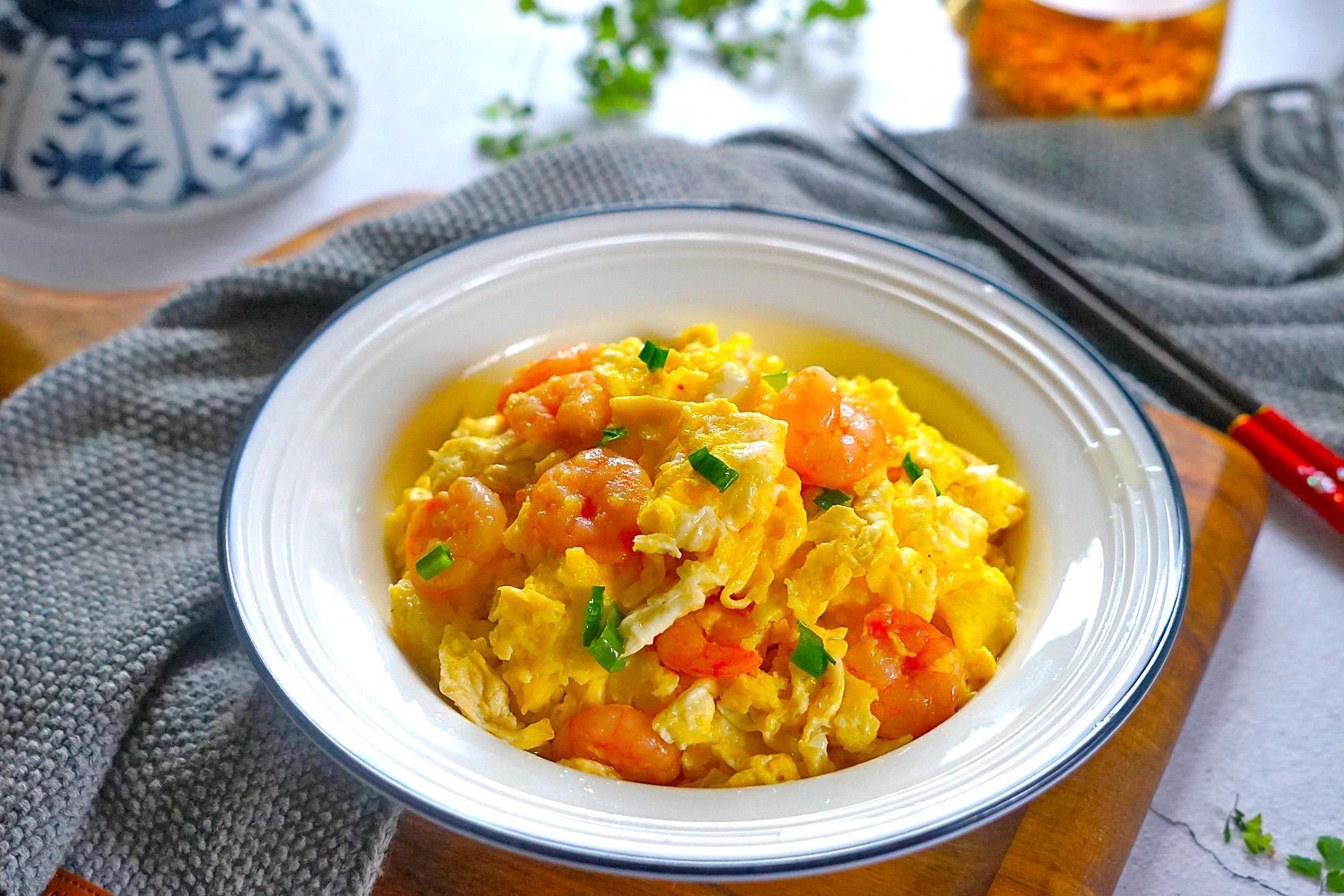 炒鸡蛋的时候这么做,让你做的虾仁滑蛋,嫩的像豆腐一样好吃