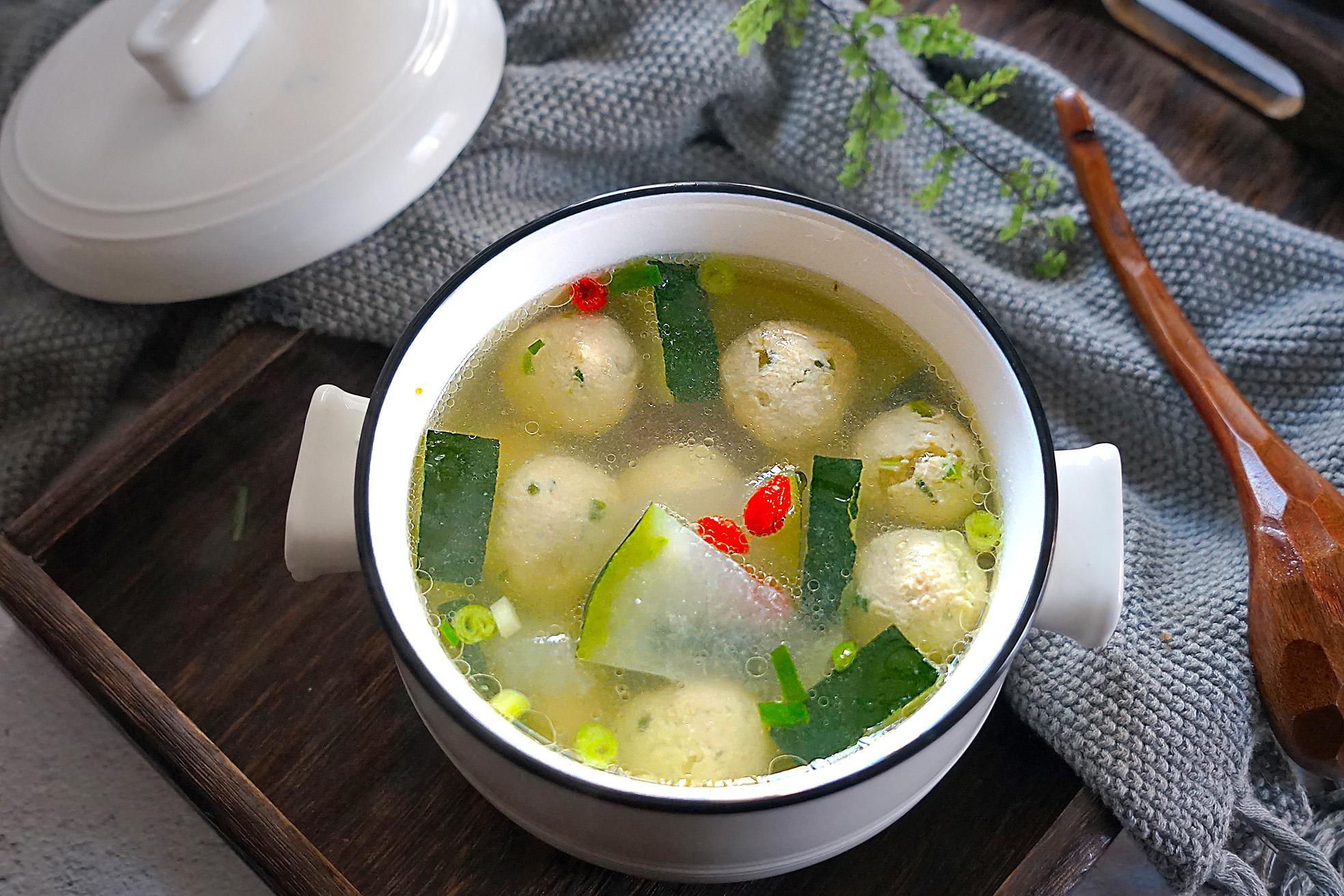 如果里面再加点可以帮助瘦身的冬瓜同煮,不仅可以起到维生素,蛋