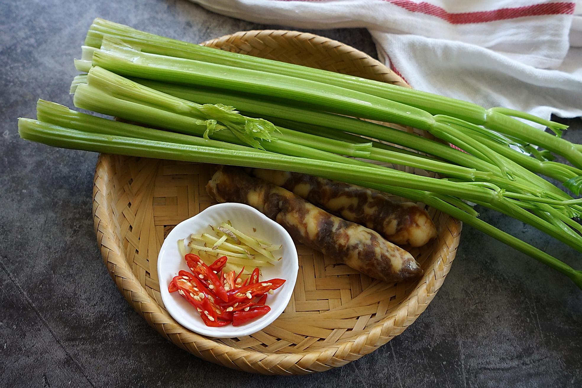 秋天没食欲吃这菜准没错,气味芳香,简单炒一炒,一盘不够吃