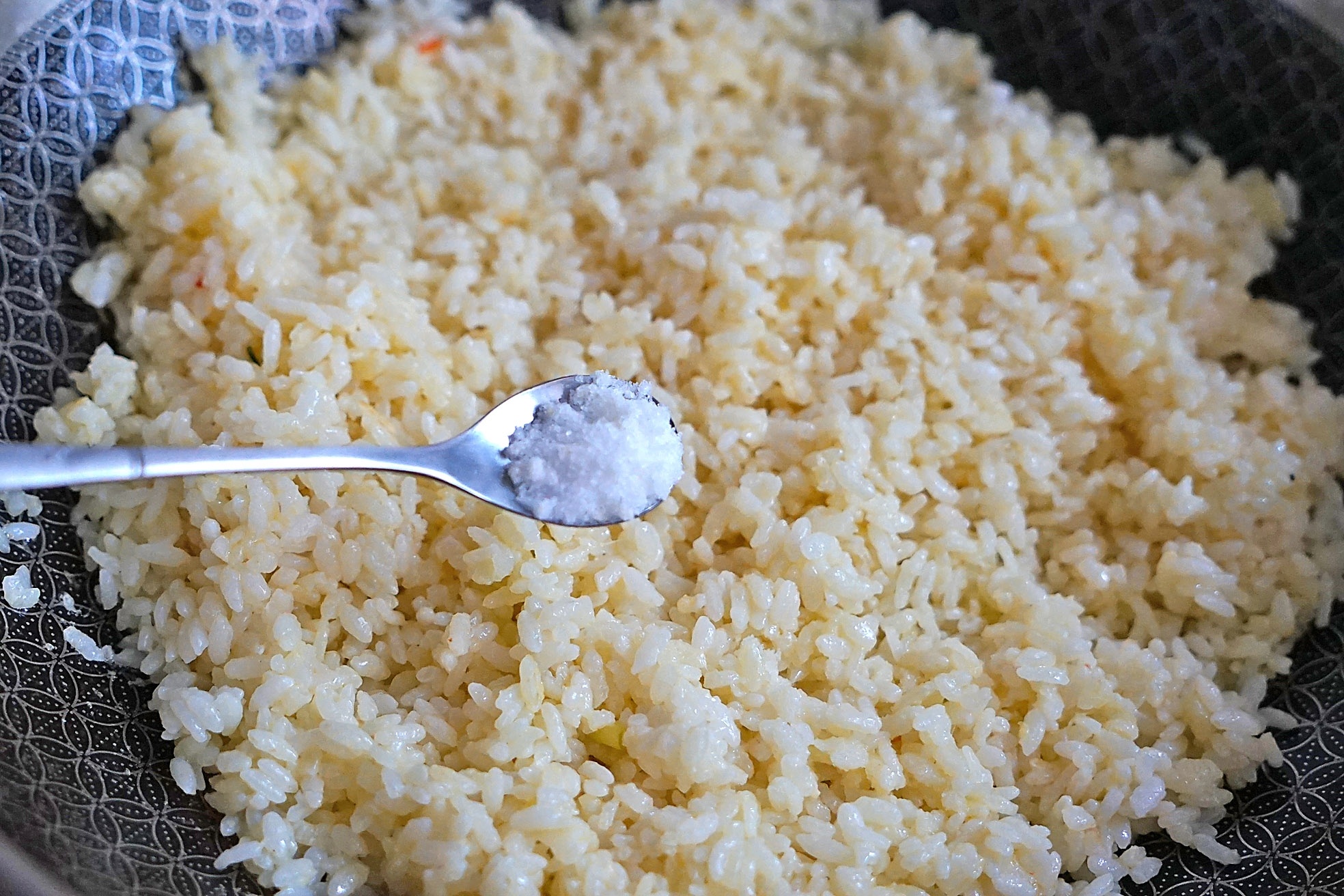 剩米饭不用提前冻,这么炒蛋炒饭,一点儿不粘锅,粒粒分明又美味