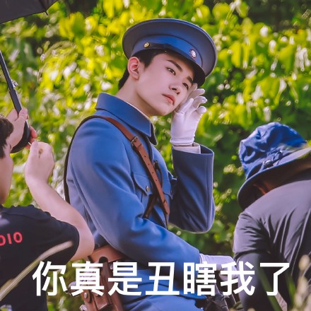 千玺厉害了,《新青年》阿易版表情包火热上线,大佬不说话都是戏