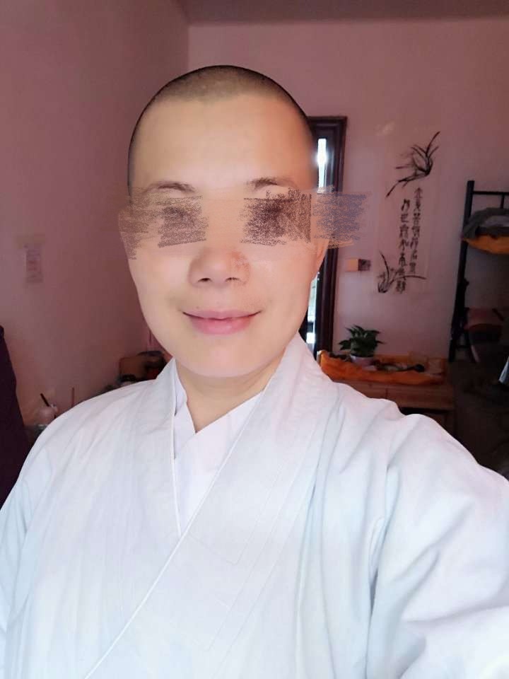 断绝父女关系嫁的老公养情人儿子沉迷游戏她削发为尼迎新年