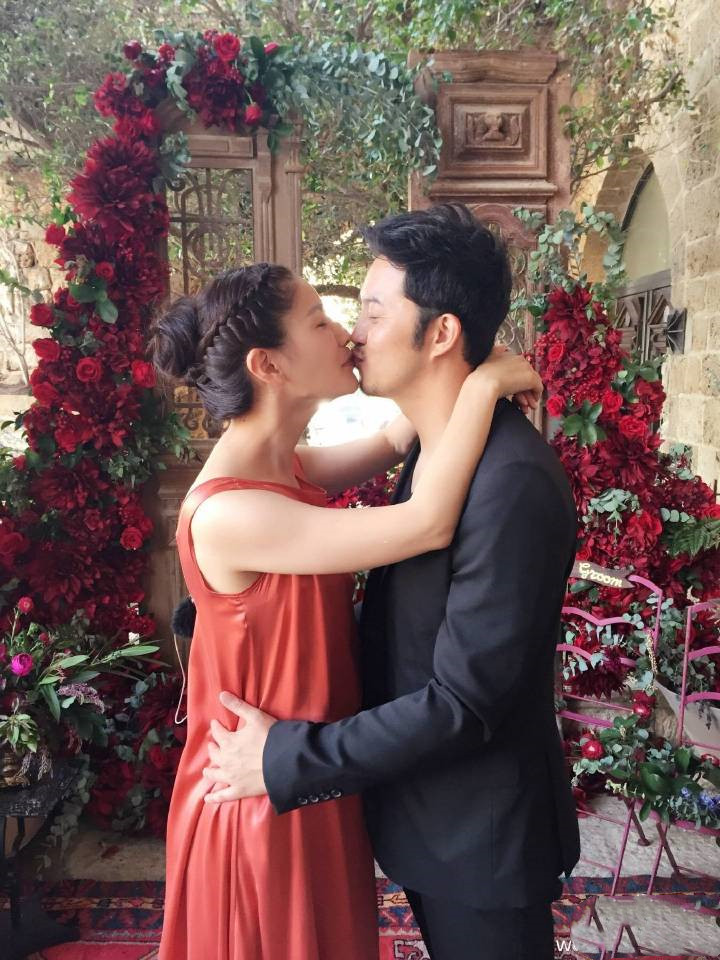 沙溢和儿子唱学猫叫庆祝与胡可结婚8周年一家人欢声笑语