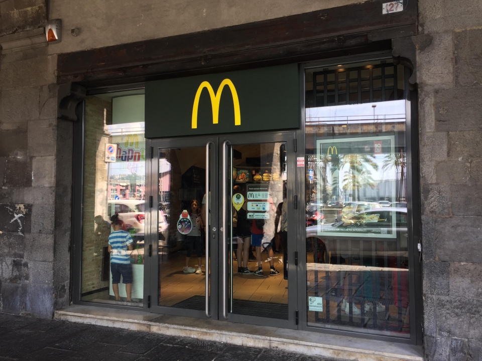 意大利麦当劳酱料一盒2元,出国旅行要注意了