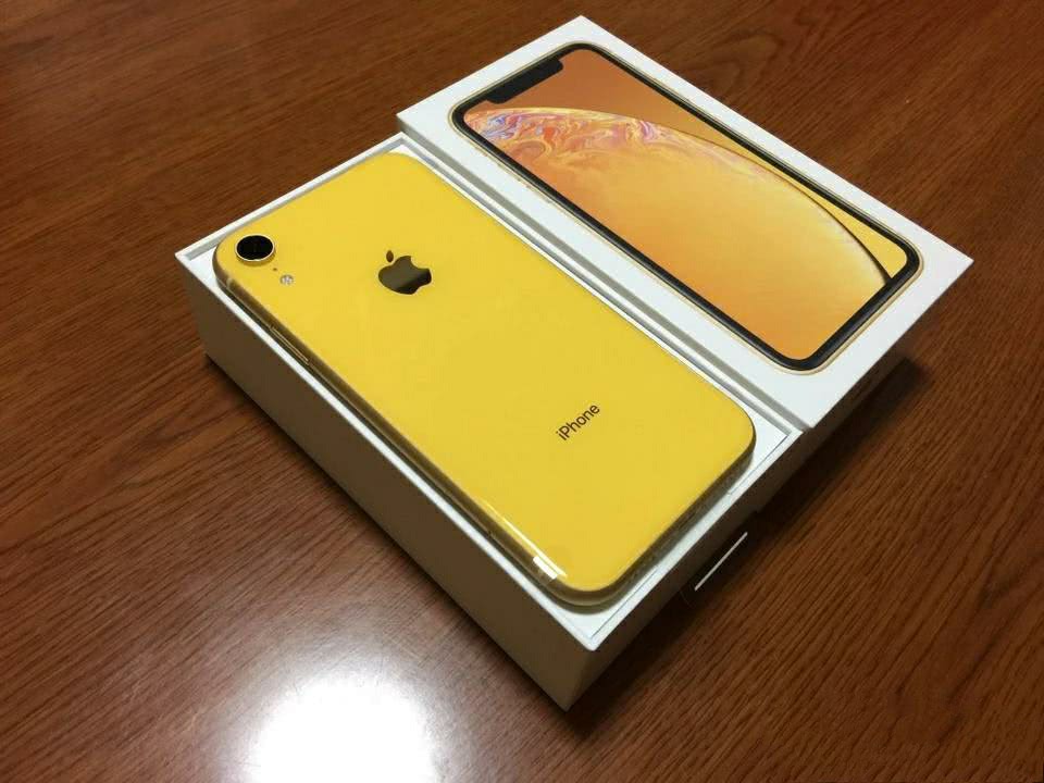 珊瑚红配色的iphone xr看起来有点像橙色,高亮不锈钢金属中框换成铝