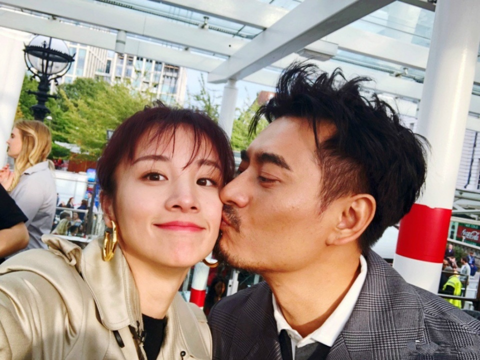 他们是相差11岁的夫妻,闪婚后生下两个儿子,如今幸福成这样?