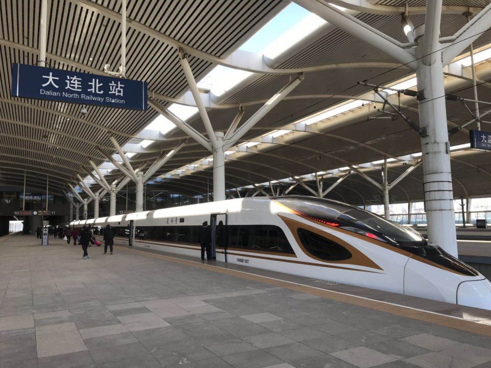 春运首日大连开行复兴号动车组列车