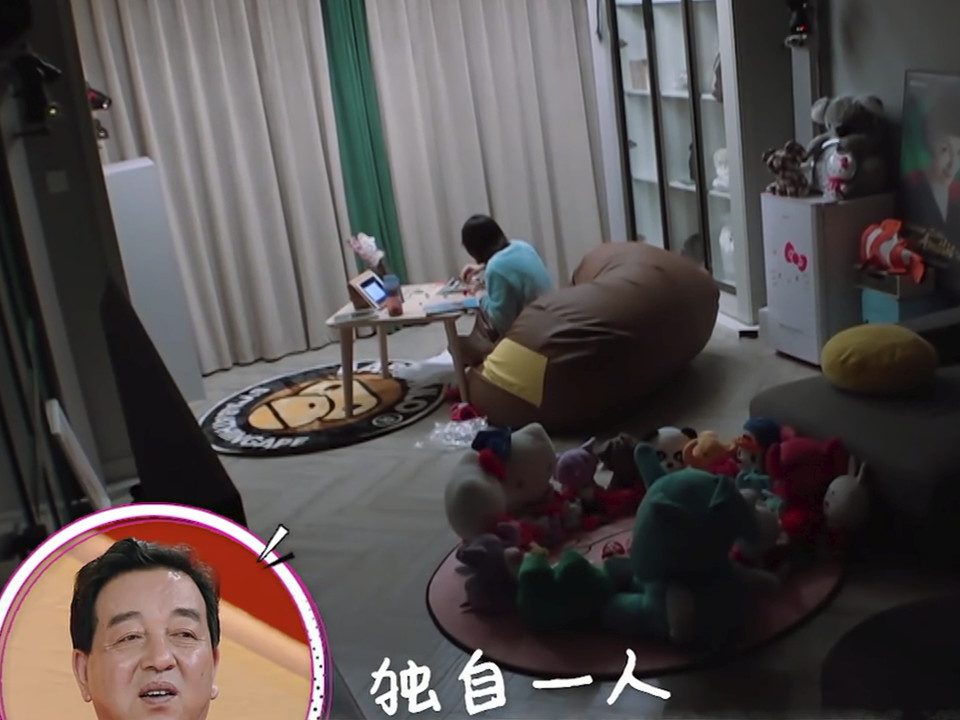 吴昕家中遭父母突袭,吴妈妈一进门唠叨不停,吴昕表情很无奈