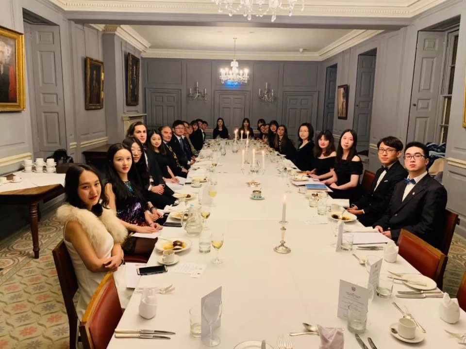穿上剑桥学院袍,走进四大伦敦办公室,完成了我的英国寻梦闯关记