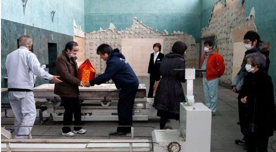 火葬场员工月入过万,却很难留住人,老员工说出了其中的原因!