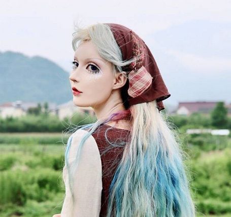 真人版芭比娃娃迪丽拉公开自己的素颜照卸妆后的她不一样了