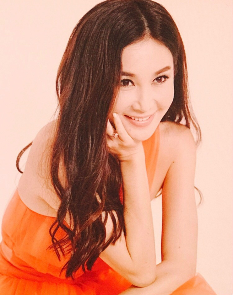 被称最美妲己,50岁成冻龄女神,嫁豪门不生孩子老公对其百般宠爱