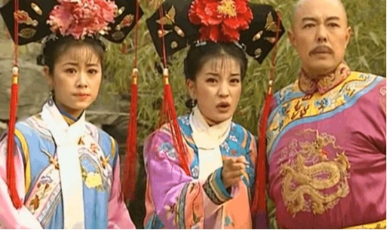 看了18年的《还珠格格》,才发现小燕子和紫薇的剧本原来拿反了?