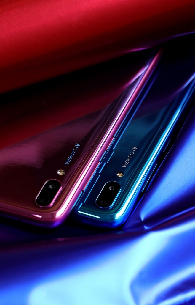 年轻实力派华为畅享9图赏主打炫彩配色的千元时尚新机