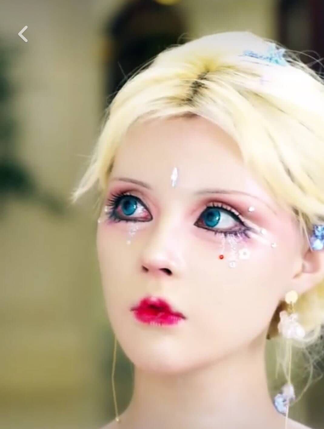 一女子花费300万整成"芭比脸",看到卸妆后的她,网友:吓人|芭比|迪丽拉