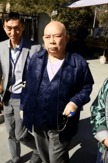 《少林足球》里的大师兄,72岁的他如今胖到认不出|少林足球|黄一飞