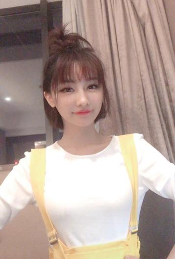 lol:虎牙主播miss停播三月后复播,直播间一句男声让粉丝沸腾!