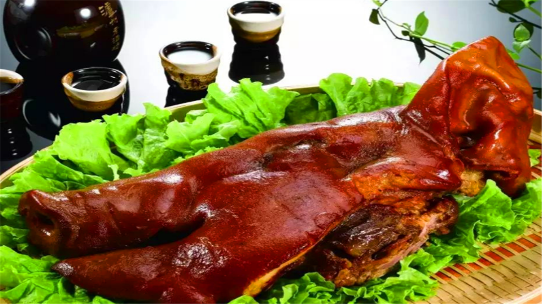 大叔卖猪头宴,1天只限3桌还要提前预定,没订到的攀交情也不行