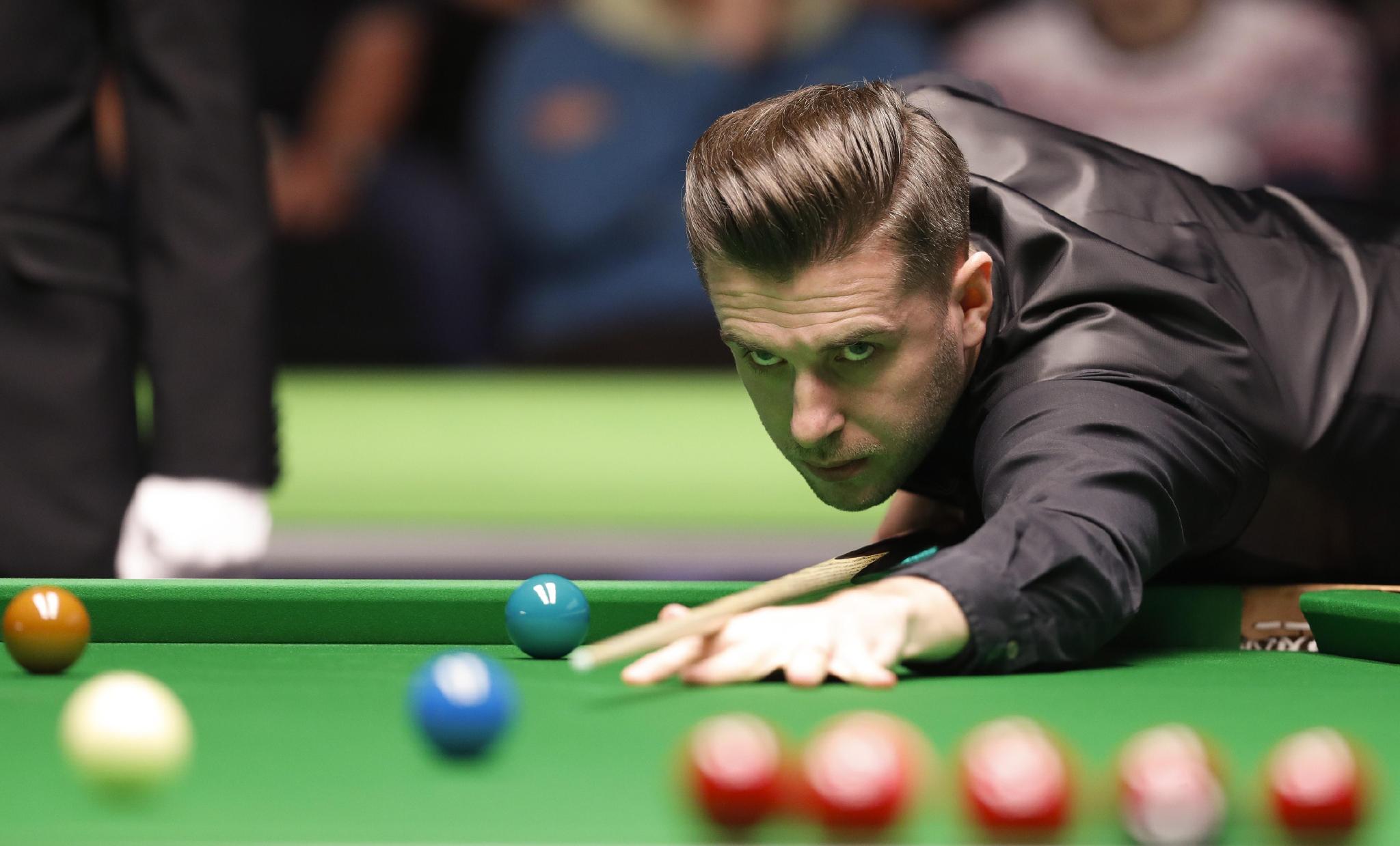 在漂亮,精准的走位,成功地解救斯诺克,远距离下球,难度很大的球(贴库