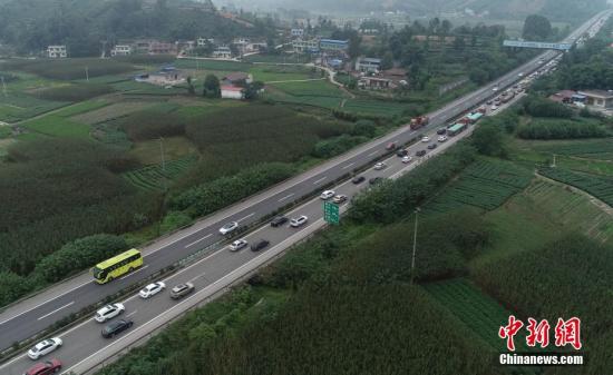 资料图：高速公路。中新社记者 刘忠俊 摄