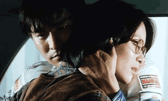 图为刘德华和梁咏琪:两人拍过3部电影,喜欢《烈火战车》.