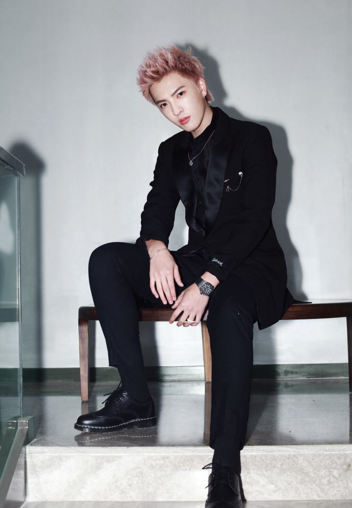 《偶练》磊子原来是坤音练习生!下楼买吃得被慈文挖走?