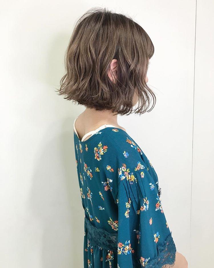 波波头这样卷一卷更时尚