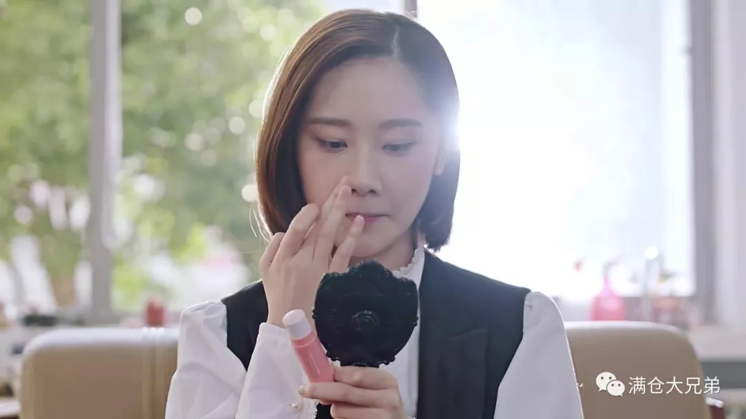 背景套路都像,而且年轻得多|陪读妈妈|秦晓|凌玲_新浪新闻