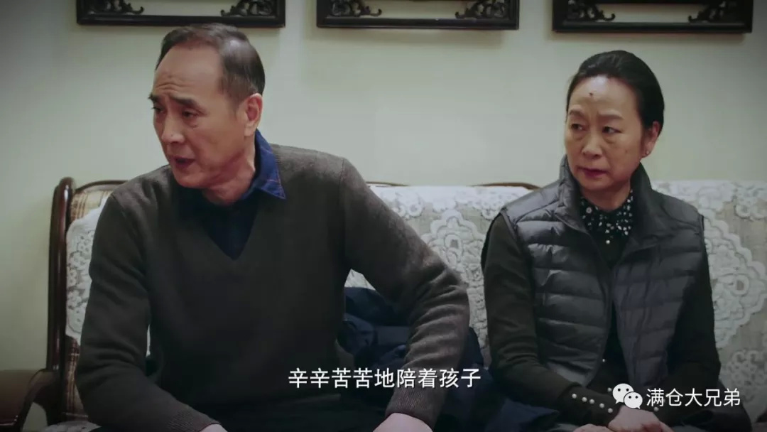 背景套路都像,而且年轻得多|陪读妈妈|秦晓|凌玲_新浪新闻