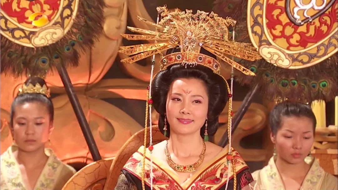 身边的高力士明白主子的心思,于是便告诉唐玄宗:您儿子寿王李瑁的妻子