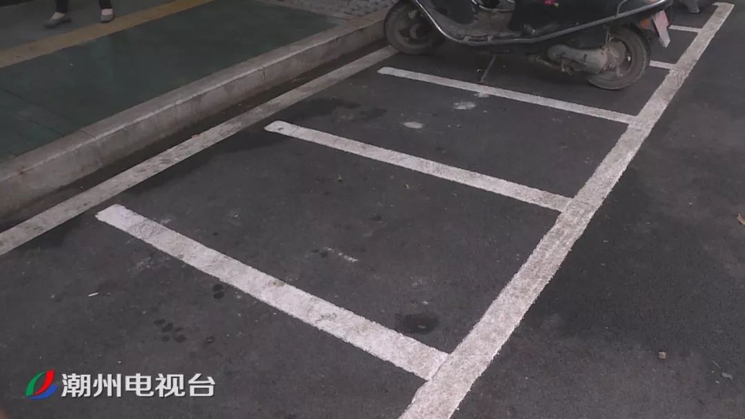 增设摩托车停车位 还敢违停?罚款200元!