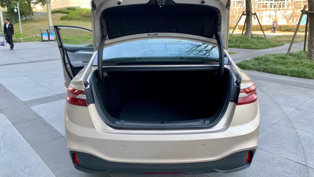 静态体验吉利新能源几何 a,带你了解更多细节